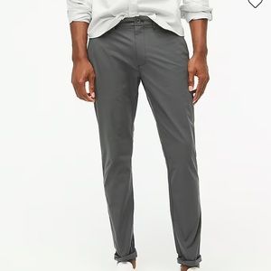 BNWT gray slim-fit tech pant flex